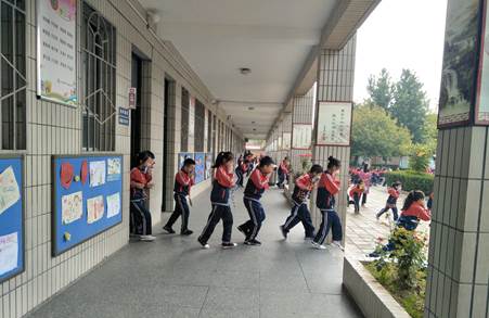 说明: H:\活动照片\2018-2019第一学期\安全演练\微信图片_20180929162802.jpg